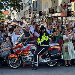 Kradmelder beim Trachten- und Schützenzug