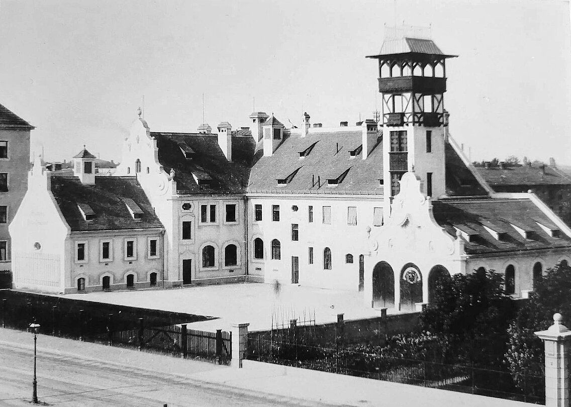 Das neue und zweckmäßige Feuerhaus in der Schulstraße 7