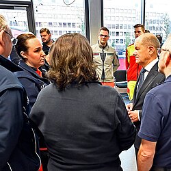 Besuch Bundeskanzler Scholz bei den Hilfskräften