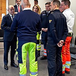Besuch Bundeskanzler Scholz bei den Hilfskräften