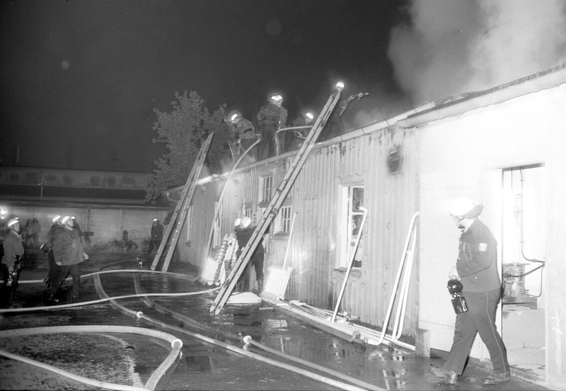 Kräfte der Feuerwehrschule Regensburg gemeinsam mit der BF und FF München im Einsatz