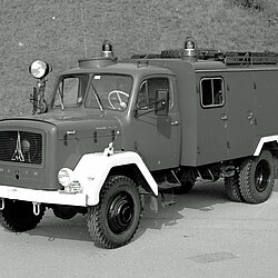 Das Tanklöschfahrzeug vom „Bund“ war mit einer Löschstaffel 1/5 besetzt. Einer Feuerlöschpumpe 16/8 S mit 2.400 Liter/min. Förderleistung und einem Löschwassertank von 2.400 l, diente diese Fahrzeug besonders für die Brandbekämpfung und Herbeischaffen von Löschwasser im Pendelverkehr.