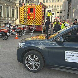 Einsatzleitwagen beim Trachten- und Schützenzug