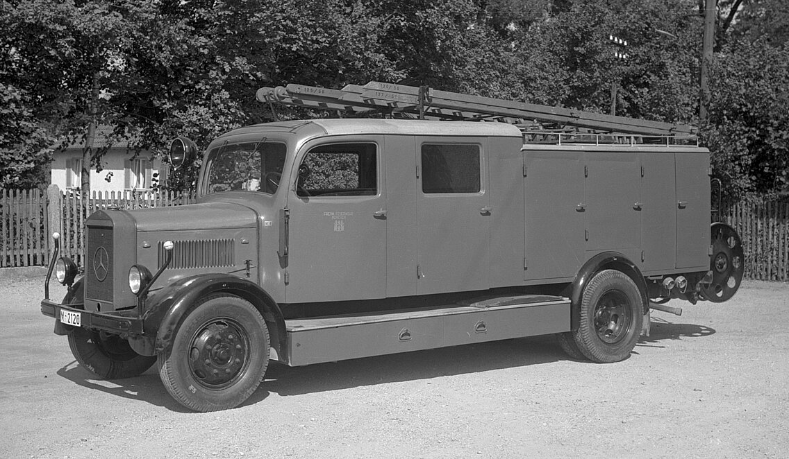 Das baugleiche LF 15 auf Daimler-Benz L 3000 S.