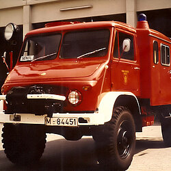 Als der Luftschutzhilfsdienst 1968 in den Kat.schutz eingeordnet wurden, wurden die Vorauslöschfahrzeug VLF in der neuen Doktrin nicht mehr benötigt. Daher wurden die VLF umgerüstet zu Hilfsrüstwagen (HRW). Der technische Einsatzwert dieser Fahrzeug war aber sehr gering. Im Vergleich zu einem heutigen Standart-HLF der Feuerwehr München sogar nicht mal der Rede wert